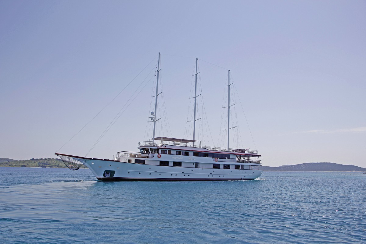 Baderoute R1 Inselhüpfen Deluxe Yacht Kreuzfahrt ab Rijeka mit MS Voyage*****