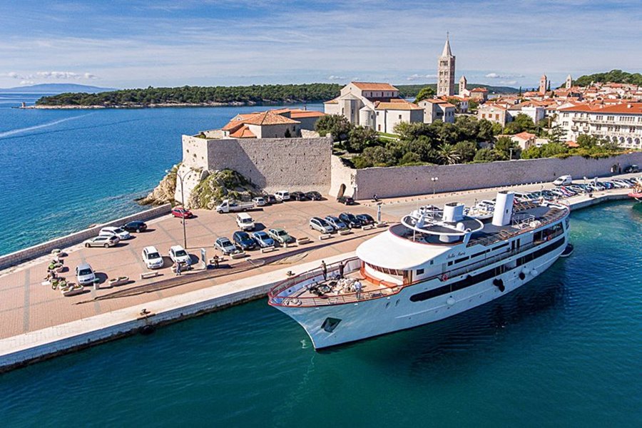 Inselhüpfen Deluxe Yacht Kreuzfahrt ab Split mit MY Stella Maris*****SDS