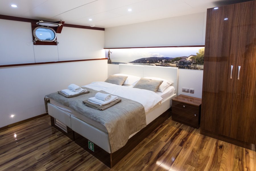 Inselhüpfen Deluxe Superior Yacht Kreuzfahrt ab Dubrovnik - Split mit MY Stella Maris*****DS