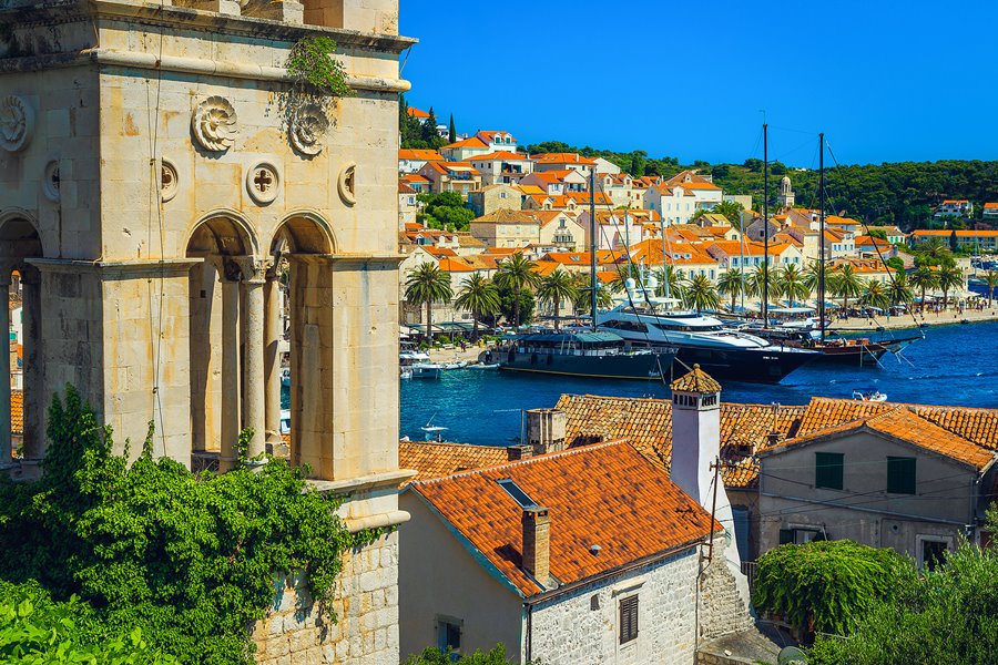 Inselhüpfen Deluxe Superior Yacht Kreuzfahrt ab Dubrovnik bis Split mit MY Desire*****