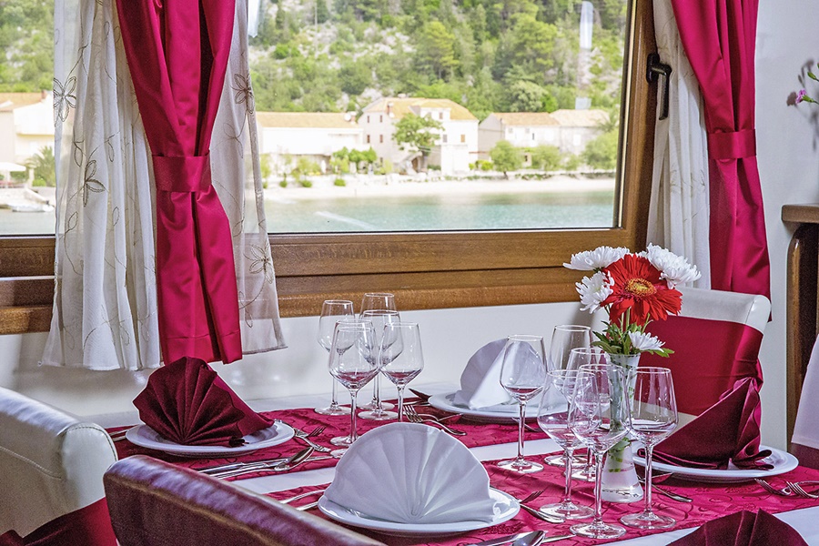 Inselhüpfen Deluxe Yacht Badeferien Kreuzfahrt mit MY Vita