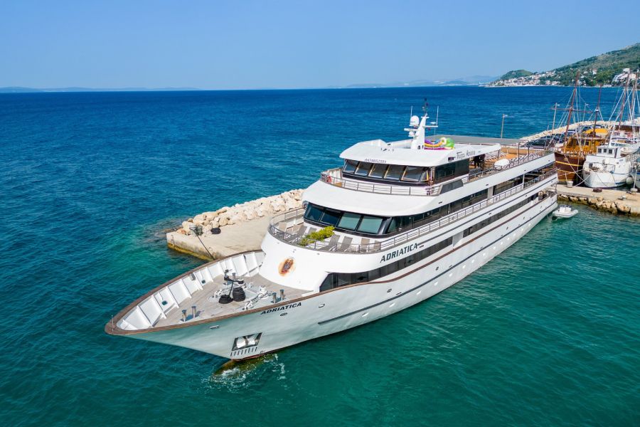 Inselhüpfen Deluxe Superior Yacht Kreuzfahrt ab Split bis Dubrovnik mit MY Adriatica*****