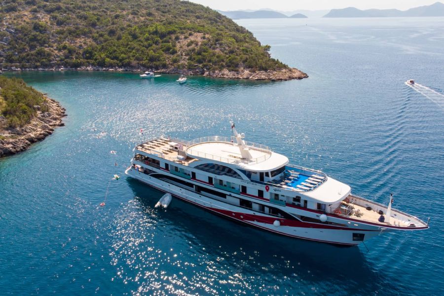 Inselhüpfen Deluxe Yacht Kreuzfahrt ab Split mit MY Antaris*****SD