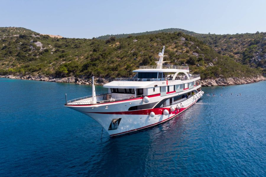 Inselhüpfen Deluxe Yacht Kreuzfahrt ab Split mit MY Antaris*****SD