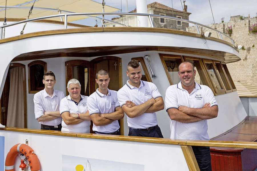 Baderoute T3 Inselhüpfen ab Trogir mit Premium Schiff Amore