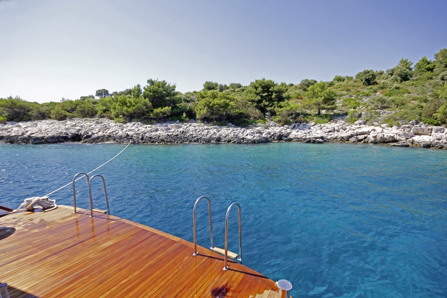 Inselhüpfen Deluxe Yacht Kreuzfahrt mit MY Azzurro auf der Route T1