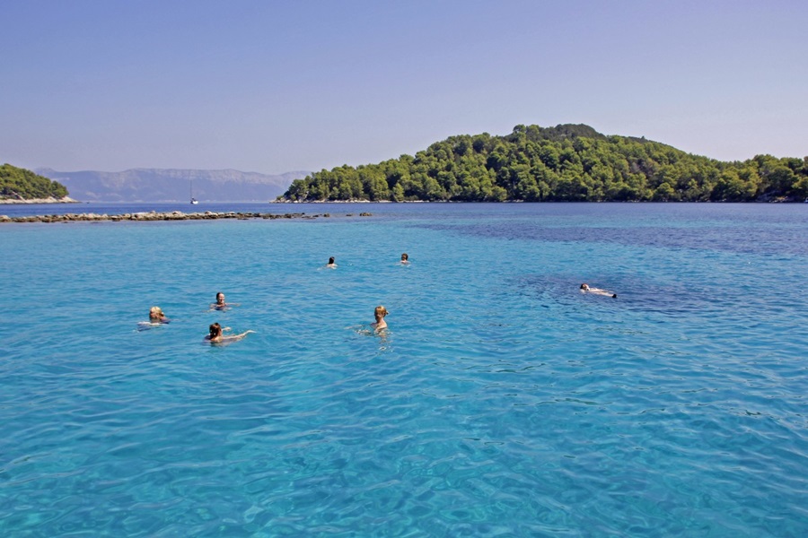 Inselhüpfen Deluxe Yacht Kreuzfahrt mit MY Azzurro mit Insel Vis*****