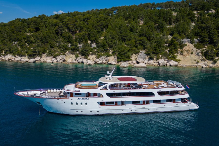 Inselhüpfen Deluxe Yacht Kreuzfahrt ab Split mit MY Avantura*****SDS