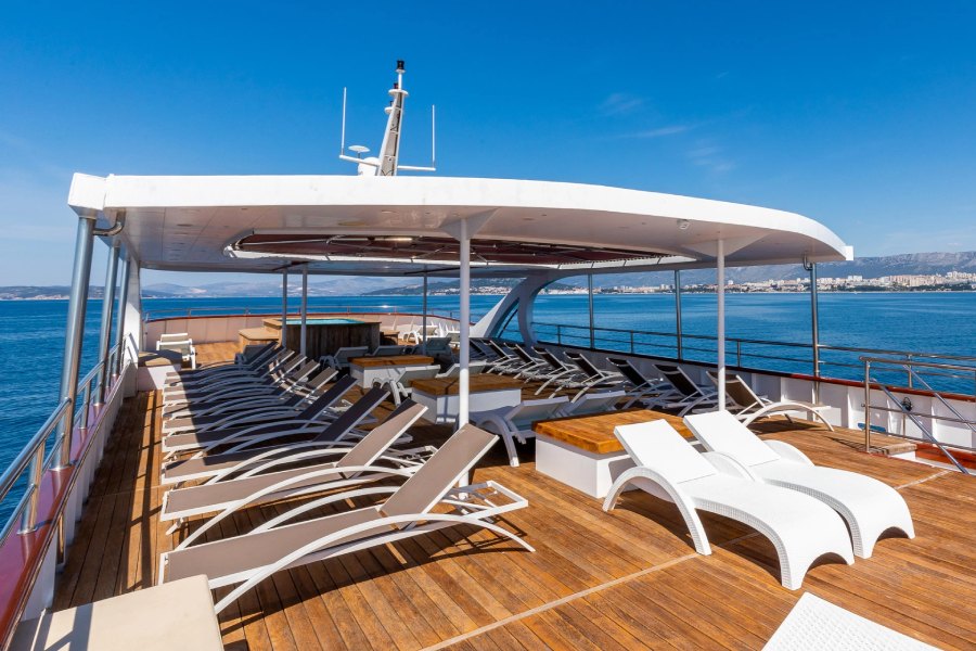 Inselhüpfen Deluxe Yacht Kreuzfahrt ab Split mit MY Avantura*****SDS