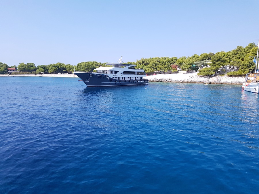 Inselhüpfen Deluxe Yacht Kreuzfahrt ab Trogir T3 mit MY Solaris*****