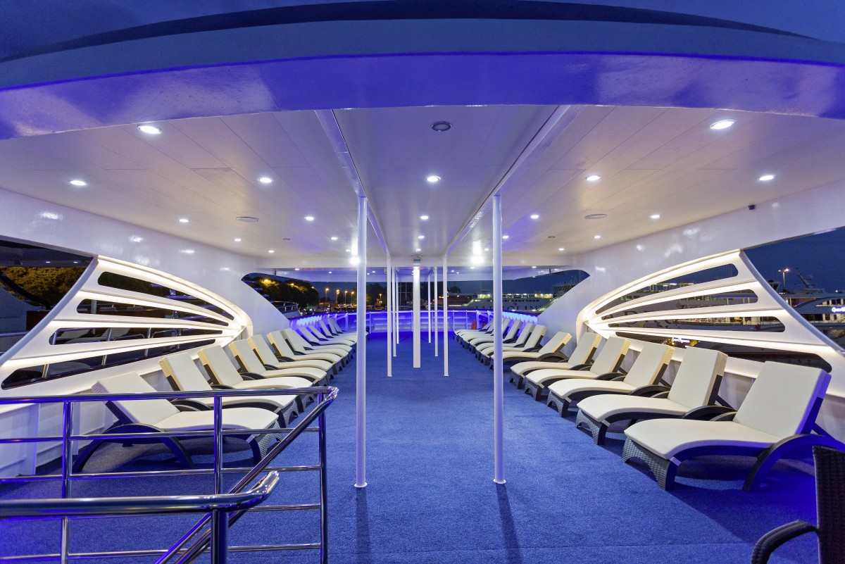 Inselhüpfen Deluxe Yacht Kreuzfahrt ab Trogir T3 mit MY Solaris