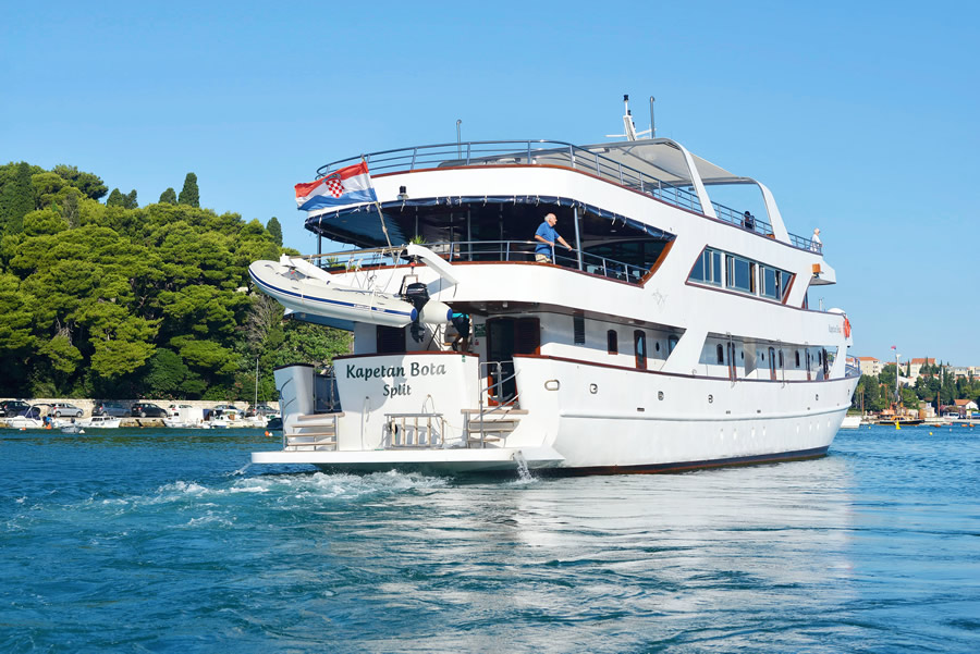 Inselhüpfen Deluxe Yacht Kreuzfahrt ab Split mit MY Kapetan Bota*****