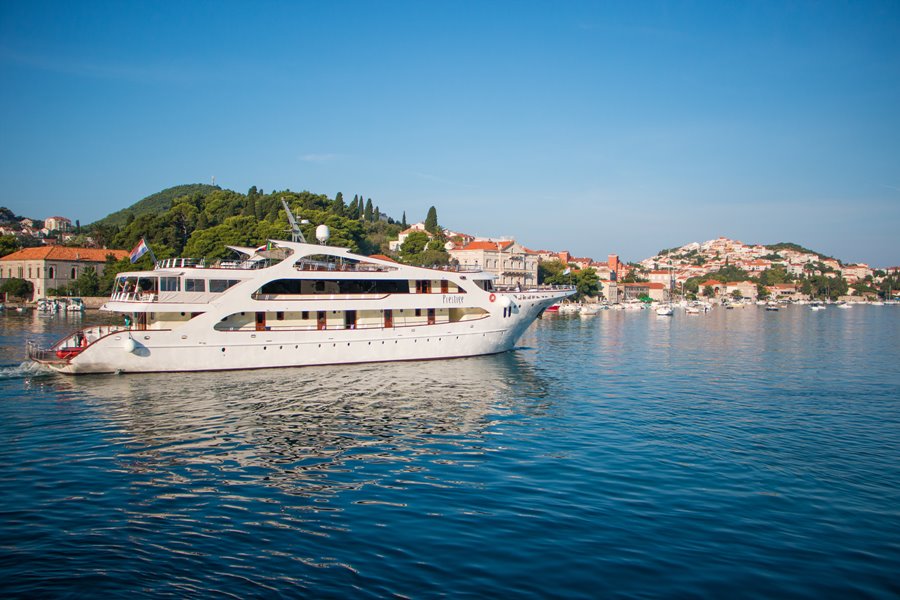 Inselhüpfen Deluxe Yacht Kreuzfahrt ab Split bis Dubrovnik - MY Prestige*****