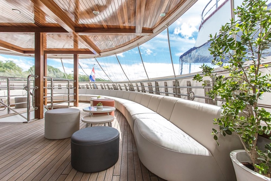 Inselhüpfen Yacht Kreuzfahrt Deluxe Superior Futura SPU