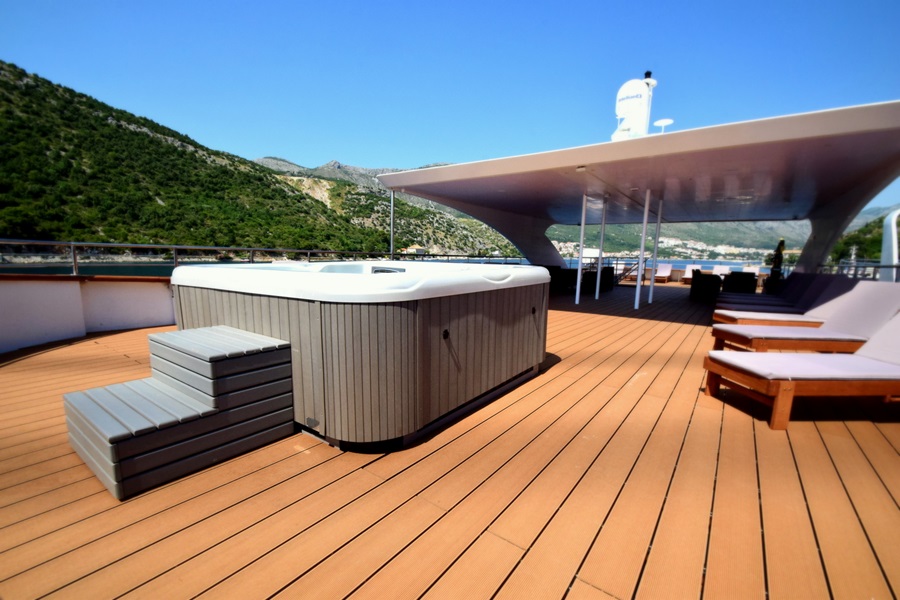 Inselhüpfen Deluxe Yacht Kreuzfahrt mit MY Equator TRO
