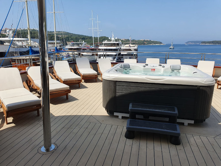 Inselhüpfen Kreuzfahrt mit Deluxe Yacht Ambassador ab Dubrovnik