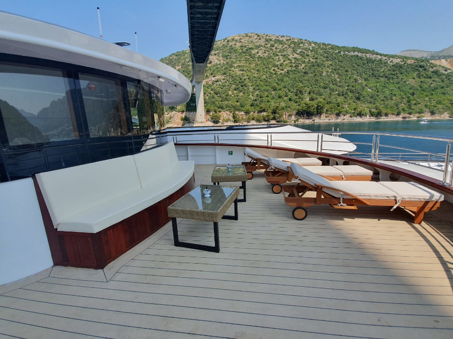 Inselhüpfen Yacht Kreuzfahrt ab Split mit MY Ambassador